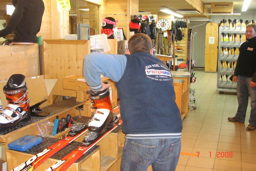 Ski rental Le Corbier Intersport